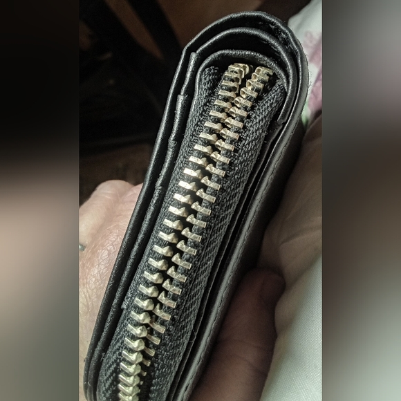 🖤DKNY BLACK ZIPPER AND SNAP WALLET🖤 - Picture 3 of 11